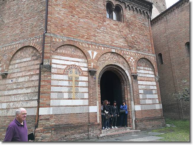 Clicca per scorrere le foto originali ingrandite
