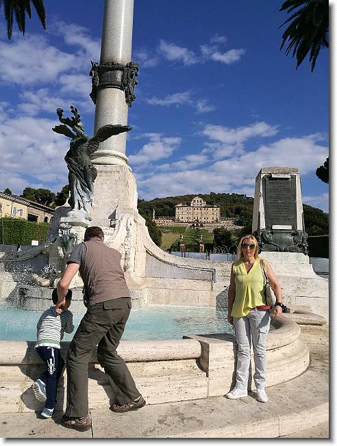Clicca per scorrere le foto originali ingrandite