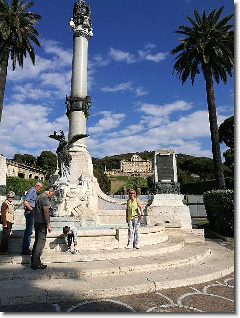 Clicca per scorrere le foto originali ingrandite