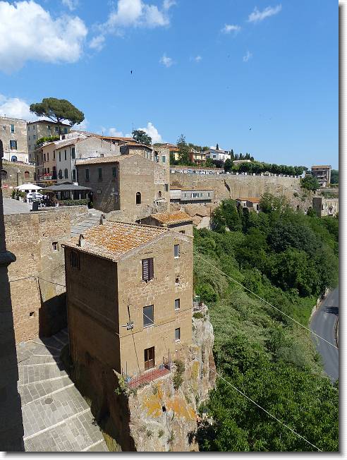 Clicca per scorrere le foto originali ingrandite