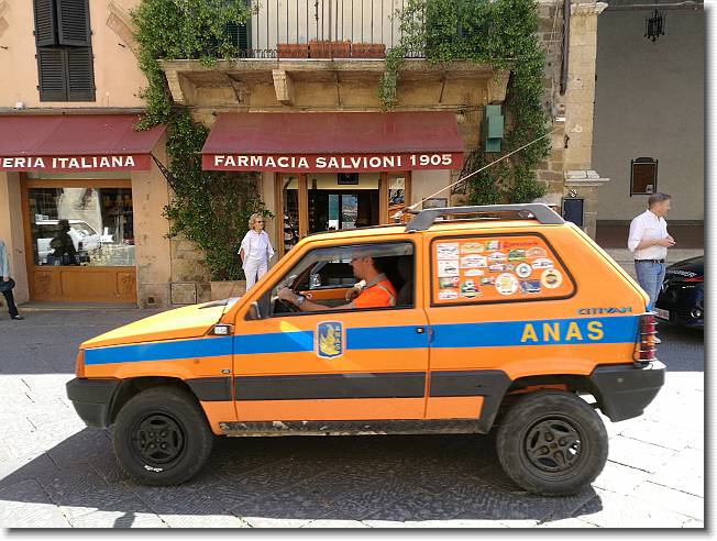 Clicca per scorrere le foto originali ingrandite