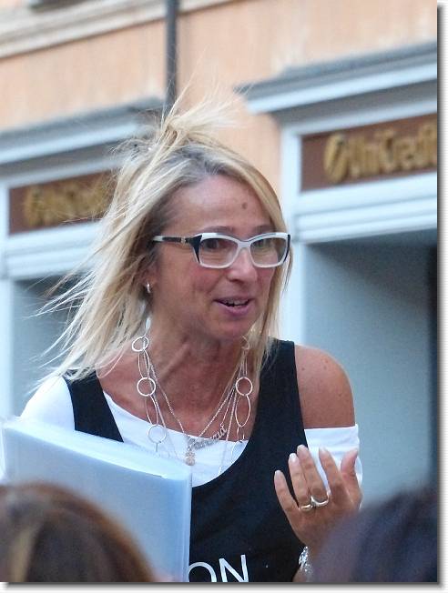 Clicca per scorrere le foto originali ingrandite