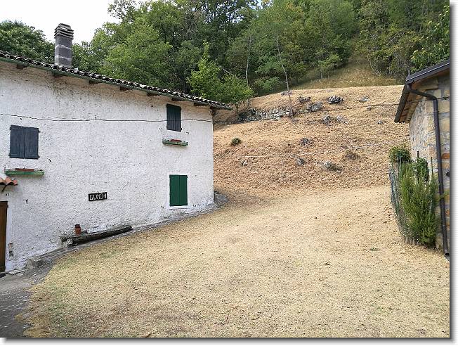 Clicca per scorrere le foto originali ingrandite