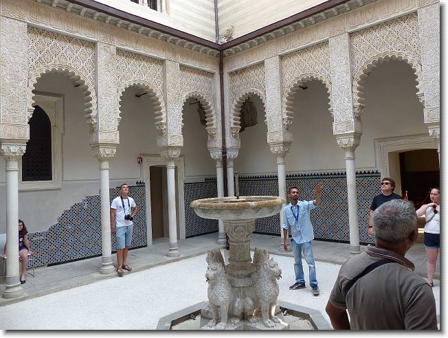 Clicca per scorrere le foto originali ingrandite