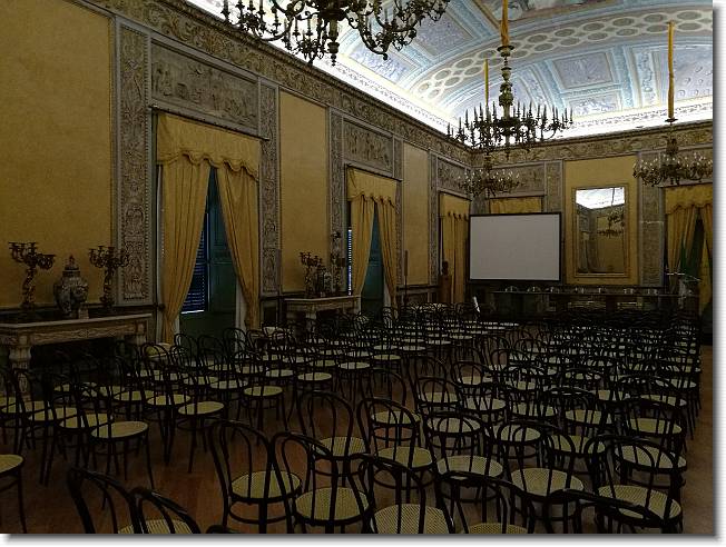 Clicca per scorrere le foto originali ingrandite
