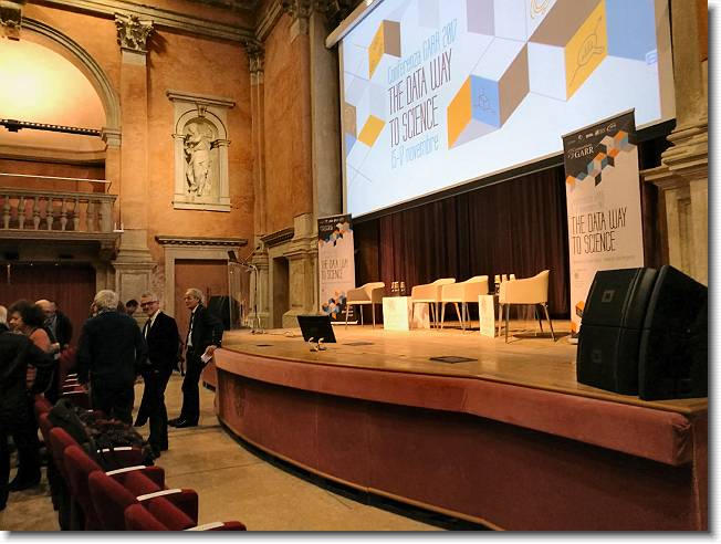 Clicca per scorrere le foto originali ingrandite