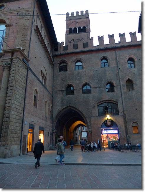 Clicca per scorrere le foto originali ingrandite