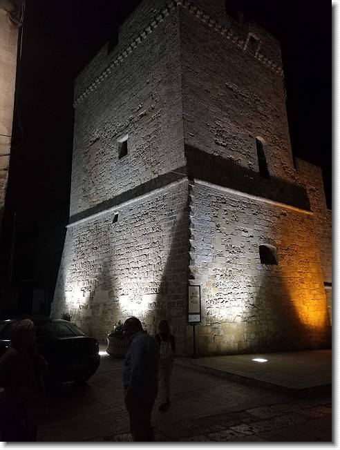 Clicca per scorrere le foto originali ingrandite