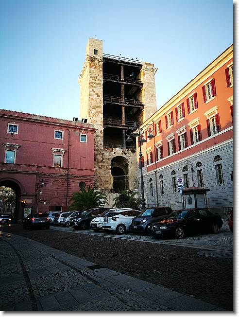 Clicca per scorrere le foto originali ingrandite