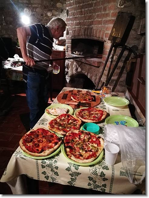 Clicca per scorrere le foto originali ingrandite