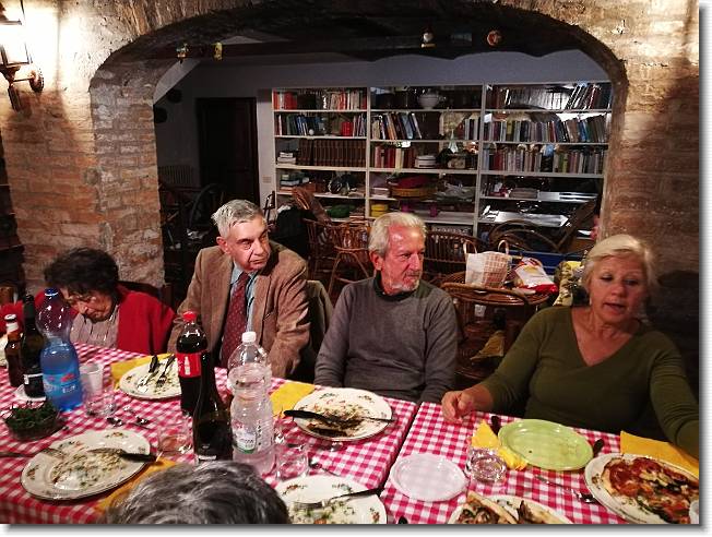 Clicca per scorrere le foto originali ingrandite