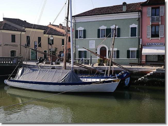 Clicca per scorrere le foto originali ingrandite