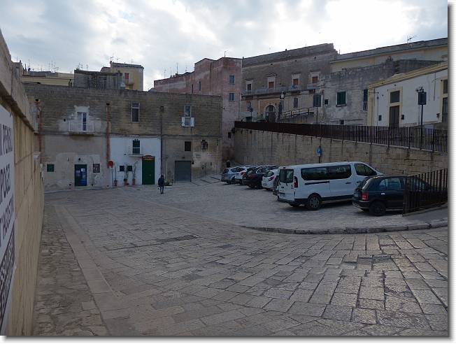 Clicca per scorrere le foto originali ingrandite