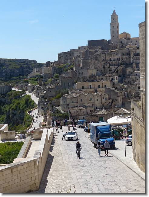 Clicca per scorrere le foto originali ingrandite