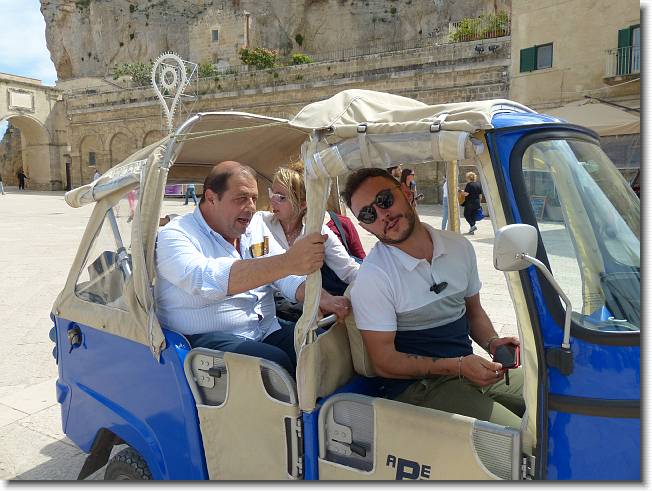 Clicca per scorrere le foto originali ingrandite