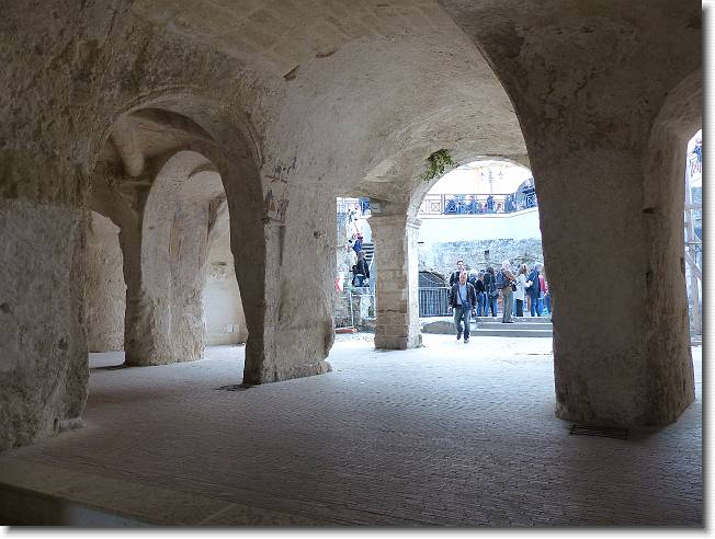 Clicca per scorrere le foto originali ingrandite