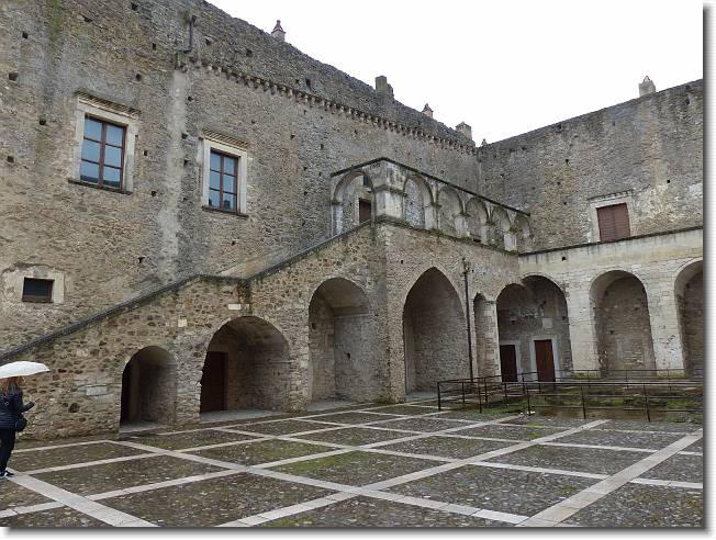 Clicca per scorrere le foto originali ingrandite