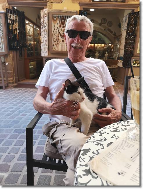 Clicca per scorrere le foto originali ingrandite