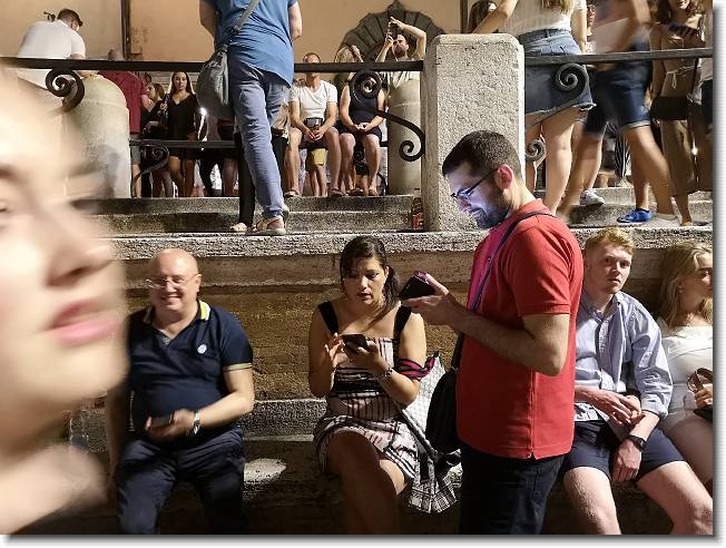 Clicca per scorrere le foto originali ingrandite