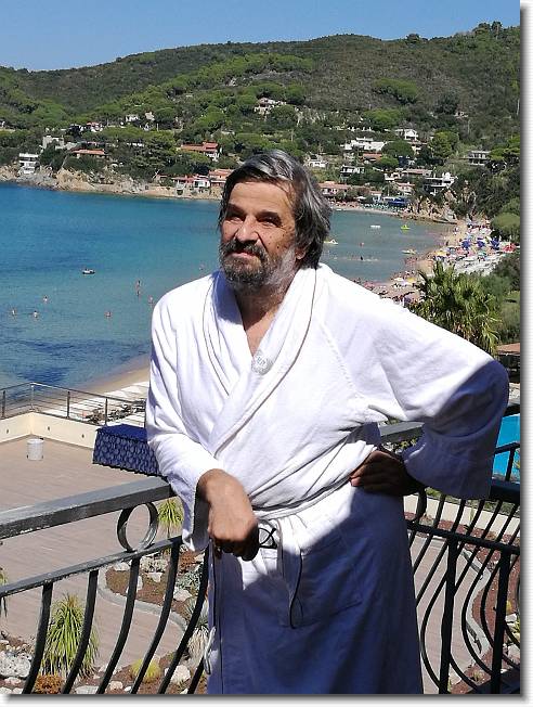 Clicca per scorrere le foto originali ingrandite