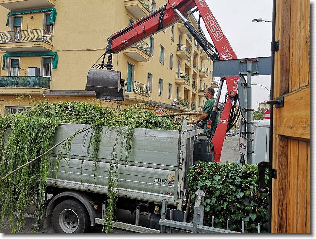Clicca per scorrere le foto originali ingrandite