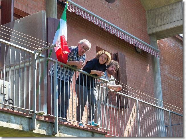 Clicca per scorrere le foto originali ingrandite