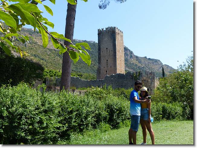 Clicca per scorrere le foto originali ingrandite