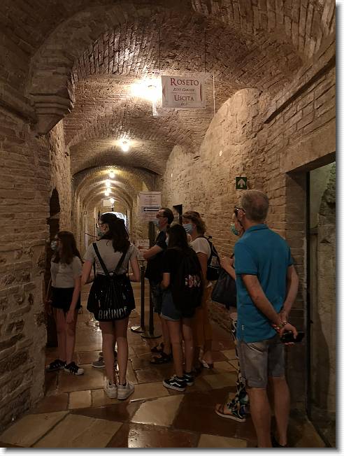 Clicca per scorrere le foto originali ingrandite