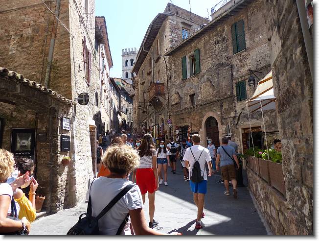 Clicca per scorrere le foto originali ingrandite