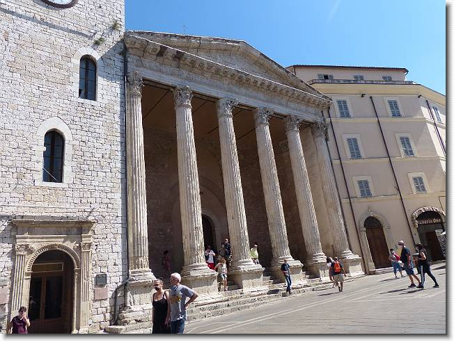 Clicca per scorrere le foto originali ingrandite