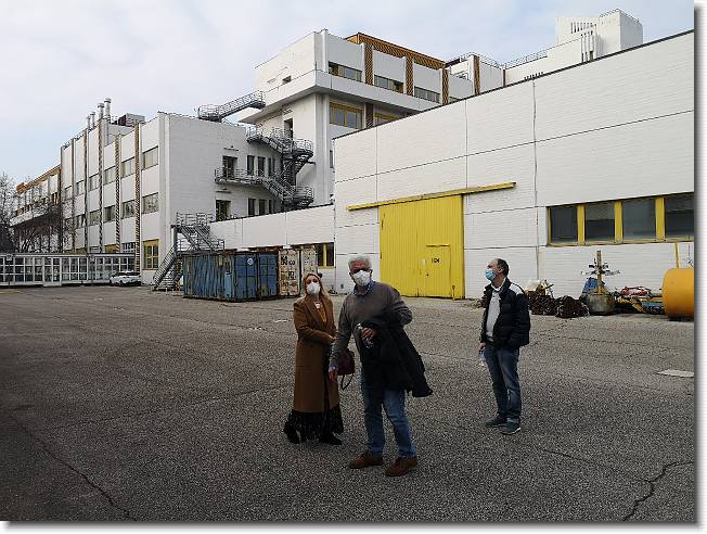 Clicca per scorrere le foto originali ingrandite