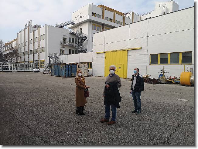 Clicca per scorrere le foto originali ingrandite