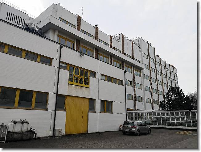 Clicca per scorrere le foto originali ingrandite