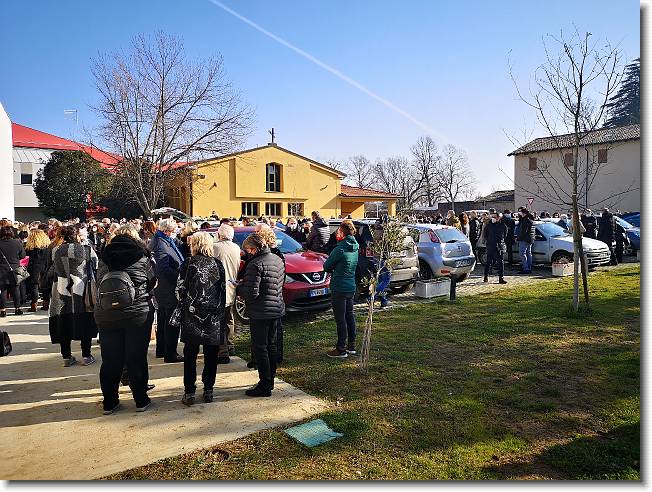 Clicca per scorrere le foto originali ingrandite