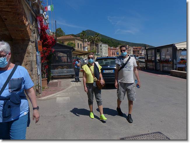 Clicca per scorrere le foto originali ingrandite