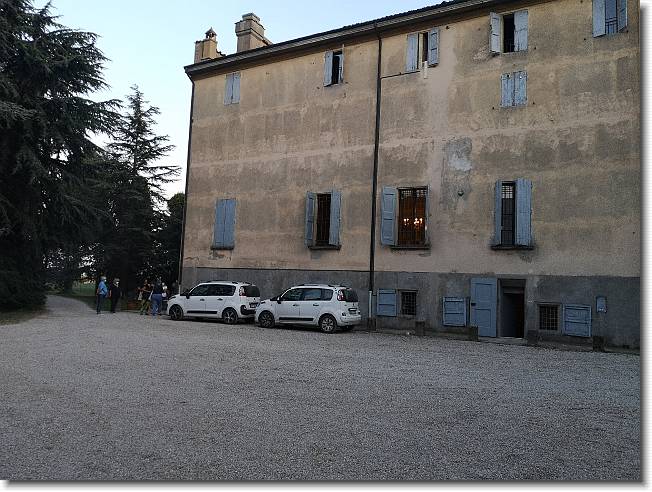 Clicca per scorrere le foto originali ingrandite