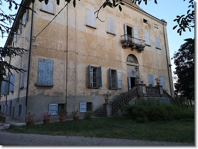 Clicca per scorrere le foto originali ingrandite