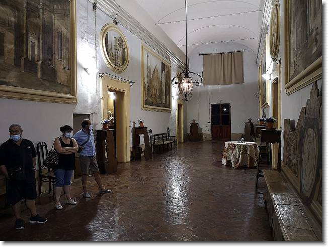 Clicca per scorrere le foto originali ingrandite