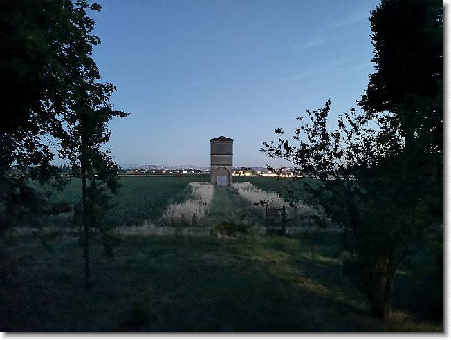 Clicca per scorrere le foto originali ingrandite