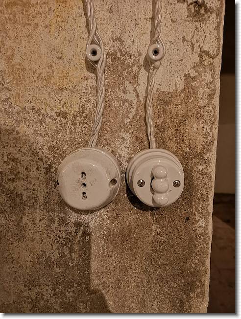 Clicca per scorrere le foto originali ingrandite
