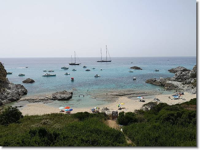 Clicca per scorrere le foto originali ingrandite