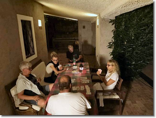 Clicca per scorrere le foto originali ingrandite
