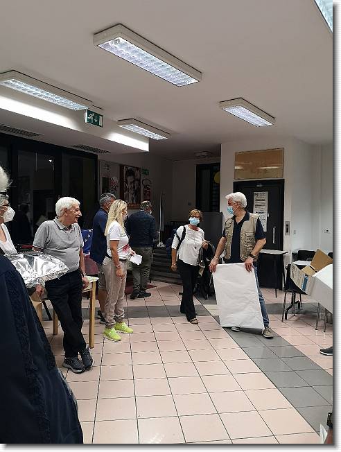 Clicca per scorrere le foto originali ingrandite