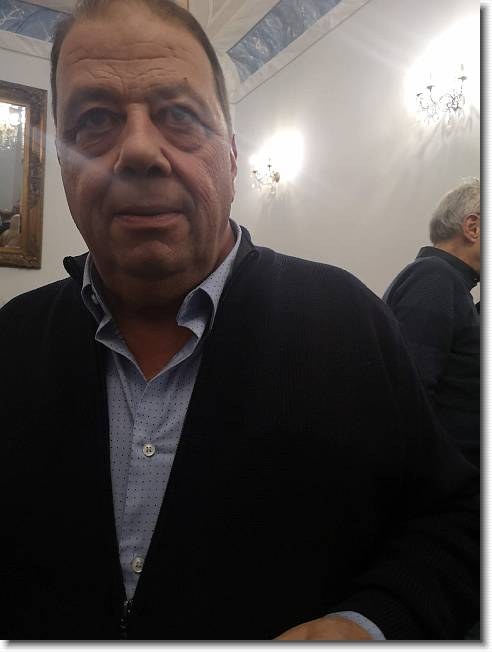 Clicca per scorrere le foto originali ingrandite