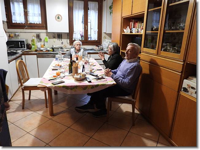 Clicca per scorrere le foto originali ingrandite