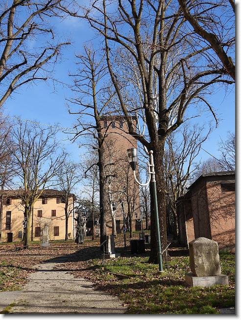 Clicca per scorrere le foto originali ingrandite