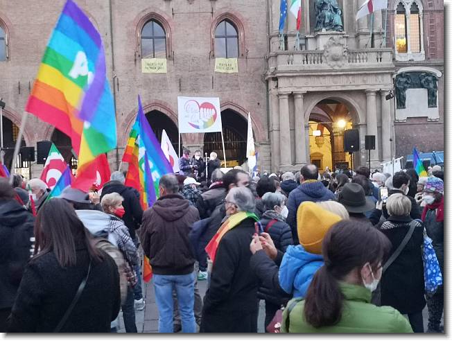 Clicca per scorrere le foto originali ingrandite