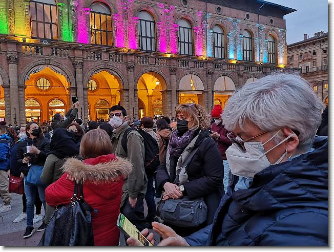 Clicca per scorrere le foto originali ingrandite