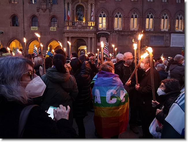 Clicca per scorrere le foto originali ingrandite