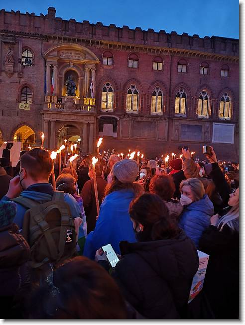 Clicca per scorrere le foto originali ingrandite